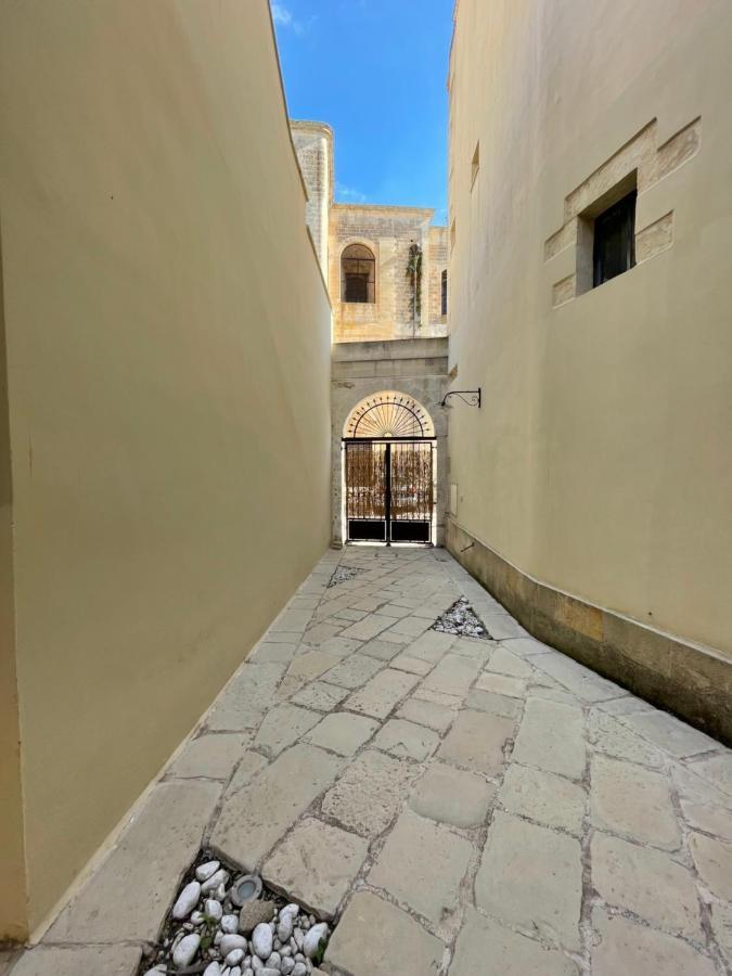 Palazzo De Carlo E Il Parco Dei 7 Pozzi Bed & Breakfast Lecce Exterior photo