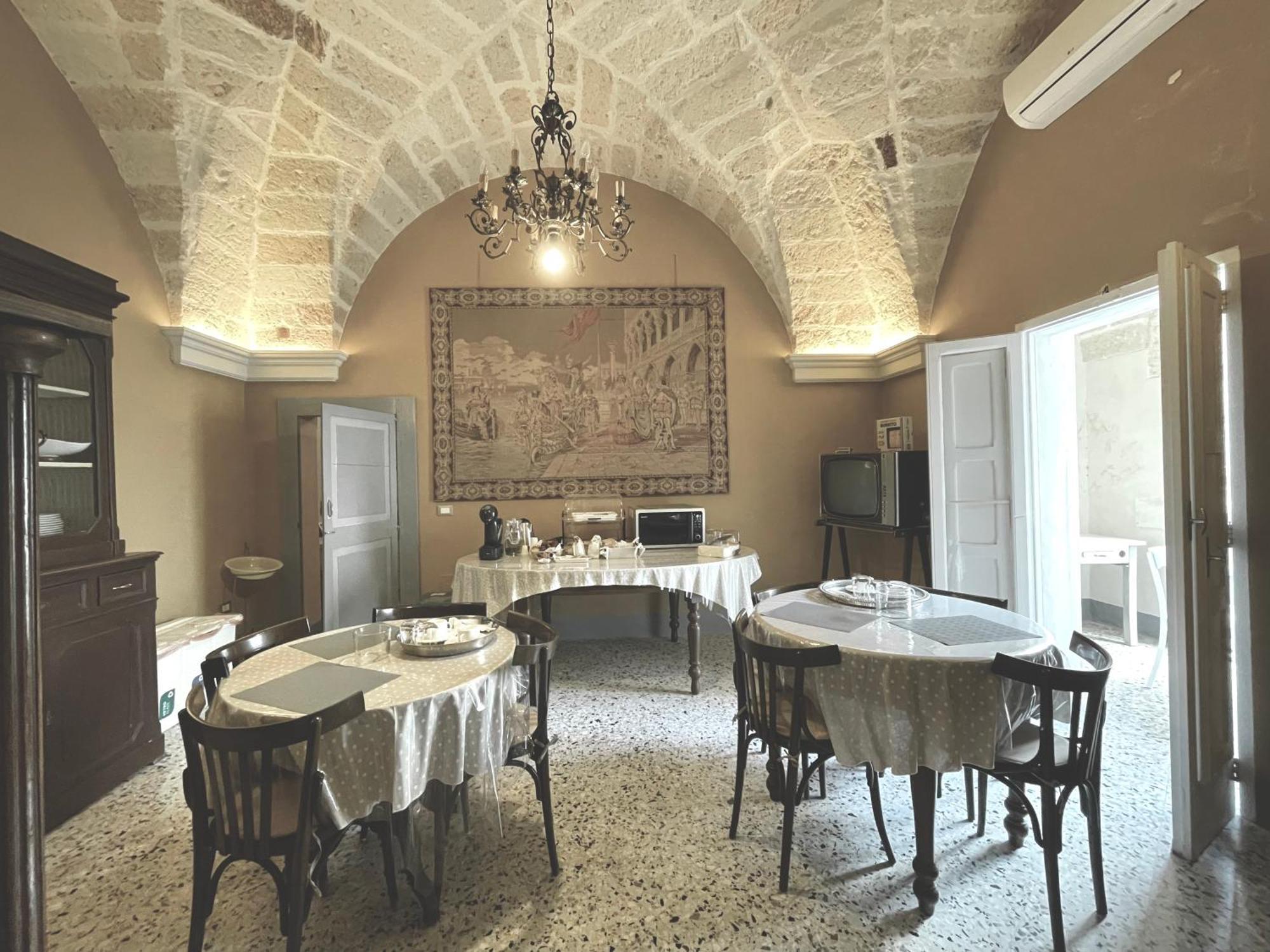 Palazzo De Carlo E Il Parco Dei 7 Pozzi Bed & Breakfast Lecce Exterior photo